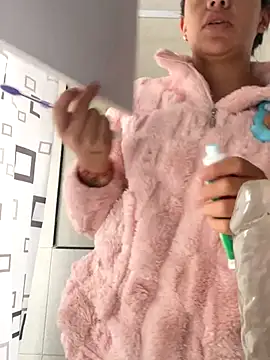 hannahb-e online show from 11.24.25