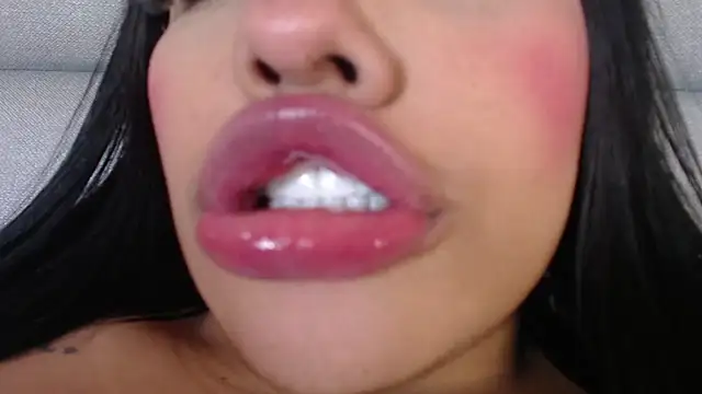 Snapshot of emily_brontee_ chatting on 12.07.24 emily brontee online show from 12.07.24