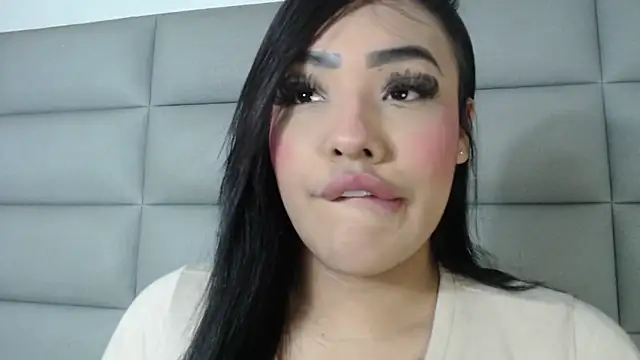 Snapshot of emily_brontee_ chatting on 12.19.24 emily brontee online show from 12.19.24