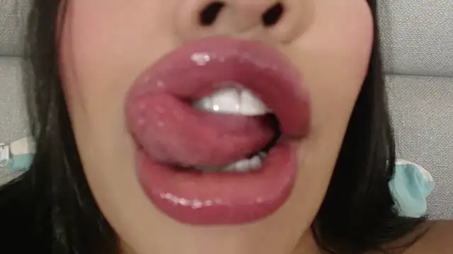 Snapshot of emily_brontee_ chatting on 03.11.25 emily brontee online show from 03.11.25