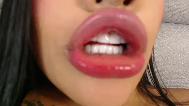 Snapshot of emily_brontee_ chatting on 03.20.25 emily brontee online show from 03.20.25