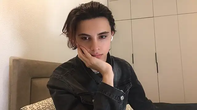 Snapshot of k0sta_ chatting on 12.29.24 k0sta online show from 12.29.24