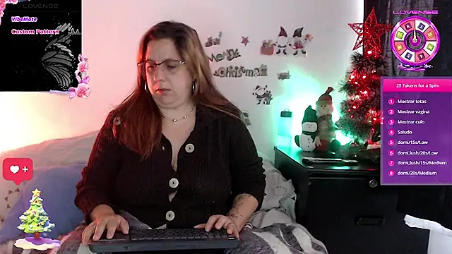 Snapshot of katie_joness_ chatting on 11.17.25 katie joness online show from 11.17.25