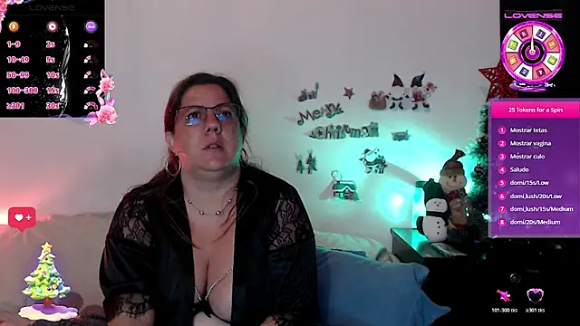 Snapshot of katie_joness_ chatting on 11.19.25 katie joness online show from 11.19.25