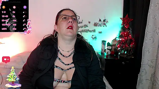 Snapshot of katie_joness_ chatting on 11.28.25 katie joness online show from 11.28.25