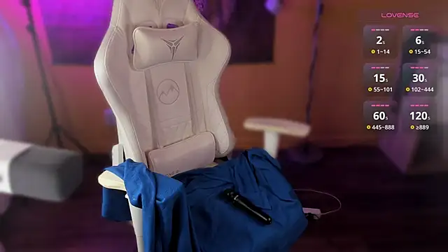 CutieMaevee online show from 11.22.25