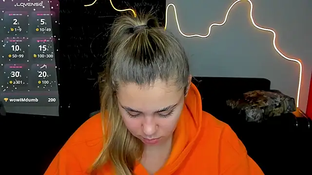 Snapshot of IsabellaBler chatting on 11.18.25 IsabellaBler online show from 11.18.25