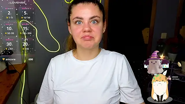 Snapshot of IsabellaBler chatting on 11.19.25 IsabellaBler online show from 11.19.25