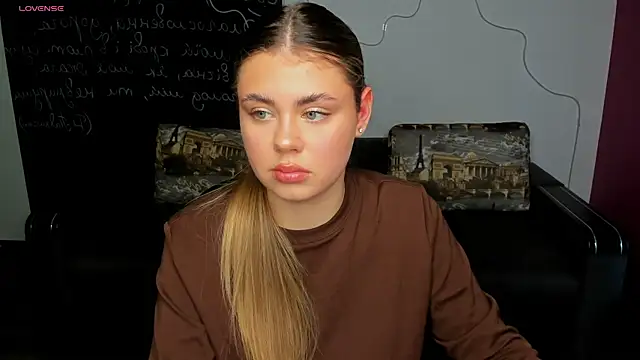 Snapshot of IsabellaBler chatting on 11.25.25 IsabellaBler online show from 11.25.25