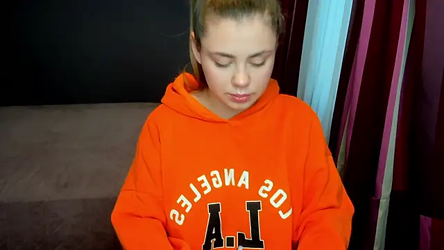 Snapshot of IsabellaBler chatting on 12.05.25 IsabellaBler online show from 12.05.25