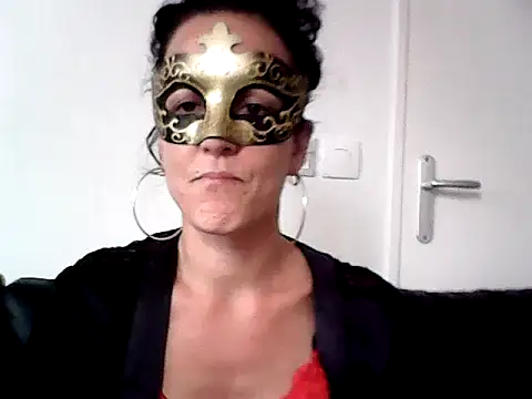 Snapshot of Masquegirlmysterious chatting on 10.03.25 Masquegirlmysterious online show from 10.03.25