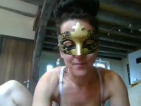 Snapshot of Masquegirlmysterious chatting on 11.19.25 Masquegirlmysterious online show from 11.19.25