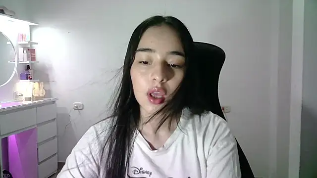 Snapshot of aineangeel chatting on 11.06.25 aineangeel online show from 11.06.25