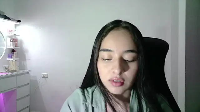 Snapshot of aineangeel chatting on 11.18.25 aineangeel online show from 11.18.25