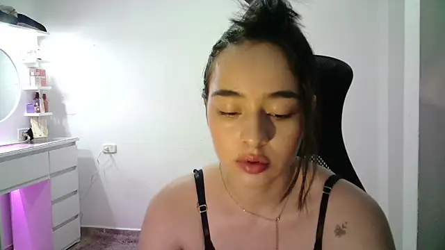 Snapshot of aineangeel chatting on 11.22.25 aineangeel online show from 11.22.25