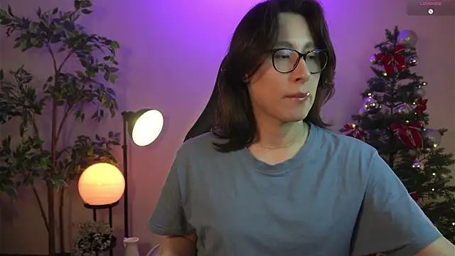 Snapshot of SrLuis18 chatting on 12.23.24 SrLuis18 online show from 12.23.24