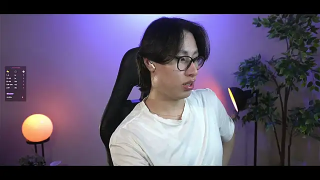 Snapshot of SrLuis18 chatting on 02.25.25 SrLuis18 online show from 02.25.25