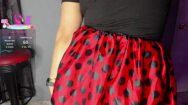 Snapshot of MarthinaBaker chatting on 10.30.25 MarthinaBaker online show from 10.30.25