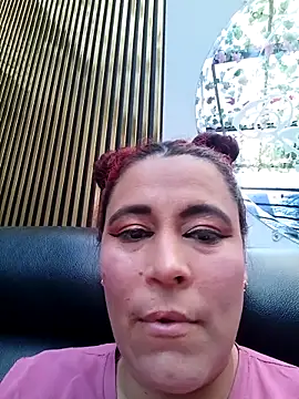 Snapshot of MarthinaBaker chatting on 11.08.25 MarthinaBaker online show from 11.08.25