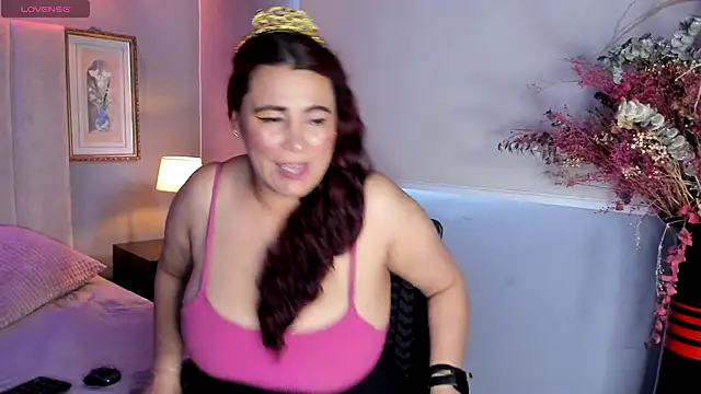 Snapshot of MarthinaBaker chatting on 11.13.25 MarthinaBaker online show from 11.13.25