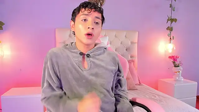 Snapshot of Brann_tadzio chatting on 01.07.25 Brann tadzio online show from 01.07.25