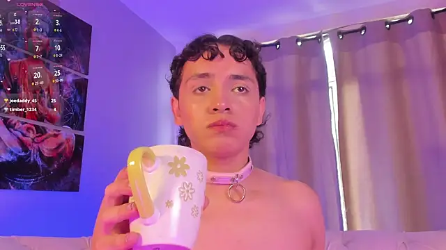 Snapshot of Brann_tadzio chatting on 02.15.25 Brann tadzio online show from 02.15.25