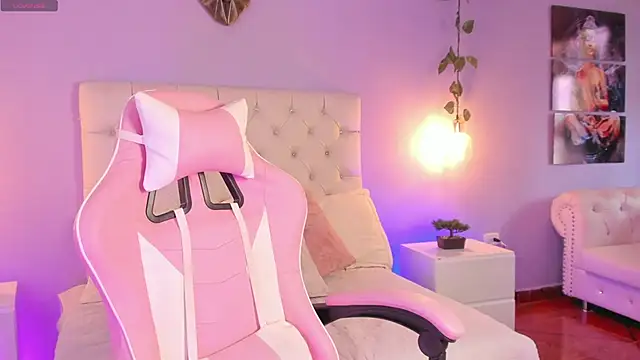 Snapshot of Brann_tadzio chatting on 02.19.25 Brann tadzio online show from 02.19.25