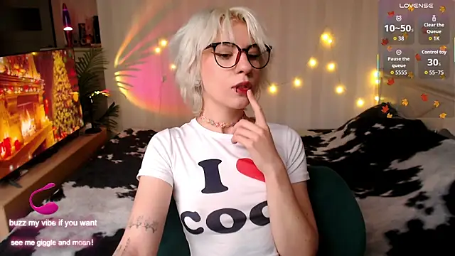 Snapshot of _Moonlight_t chatting on 12.03.25 Moonlight t online show from 12.03.25