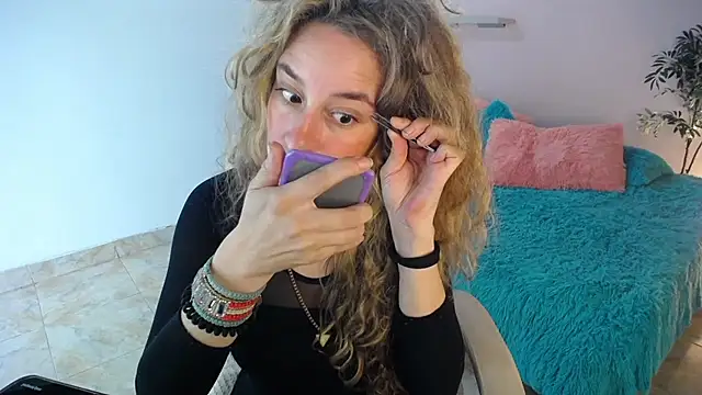 Paula Paz online show from 11.05.25