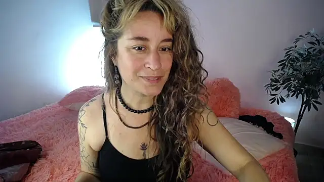 Paula Paz online show from 12.04.25