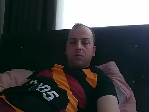 Snapshot of Yldrmm_9553 chatting on 05.18.26 Yldrmm 9553 online show from 05.18.26