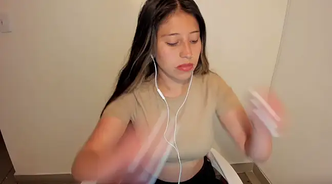 kiaraowen online show from 02.20.25