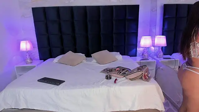 EVELIN MASON online show from 11.24.25