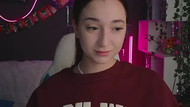 YasmineWest online show from 10.30.25