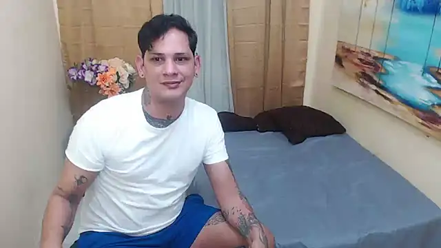 Snapshot of two_monstercock chatting on 11.03.25 two monstercock online show from 11.03.25