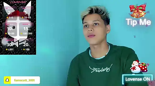 Snapshot of Liamscott_ chatting on 12.21.24 Liamscott online show from 12.21.24