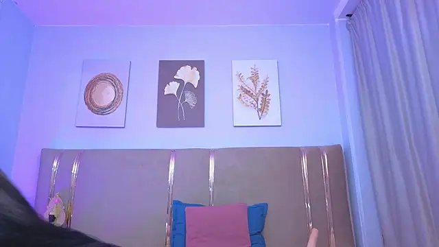 sarah cruzz  online show from 12.05.25