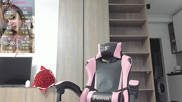 Megan Ros online show from 01.05.25