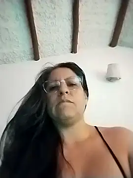 Snapshot of LucifernandaSw chatting on 10.17.25 LucifernandaSw online show from 10.17.25