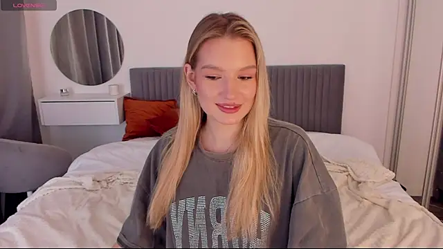 Snapshot of CassieRayss chatting on 11.13.25 CassieRayss online show from 11.13.25