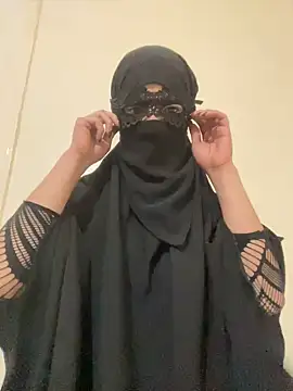 Snapshot of Hijabi_HotGirls chatting on 02.14.25 Hijabi HotGirls online show from 02.14.25