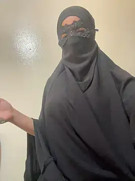Snapshot of Hijabi_HotGirls chatting on 02.15.25 Hijabi HotGirls online show from 02.15.25