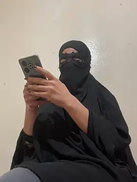 Snapshot of Hijabi_HotGirls chatting on 02.19.25 Hijabi HotGirls online show from 02.19.25
