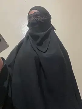 Snapshot of Hijabi_HotGirls chatting on 02.26.25 Hijabi HotGirls online show from 02.26.25