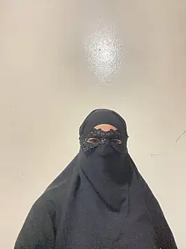 Snapshot of Hijabi_HotGirls chatting on 02.27.25 Hijabi HotGirls online show from 02.27.25