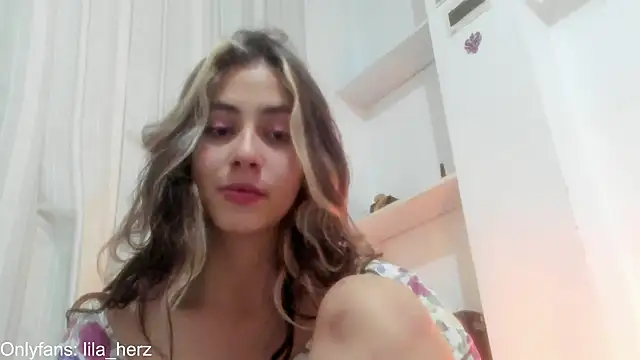 Snapshot of Liherz chatting on 12.12.24 Liherz online show from 12.12.24