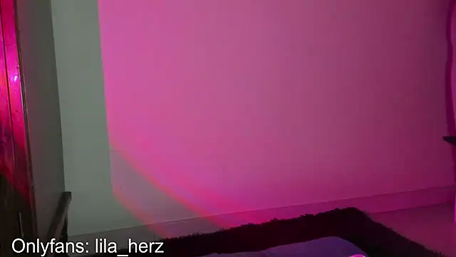 Snapshot of Liherz chatting on 10.26.25 Liherz online show from 10.26.25