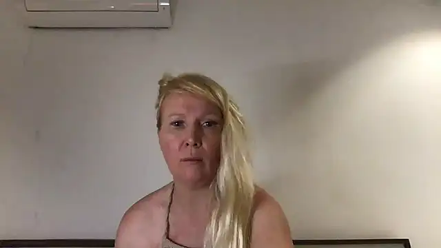 EmmaInLove23 online show from 02.22.25