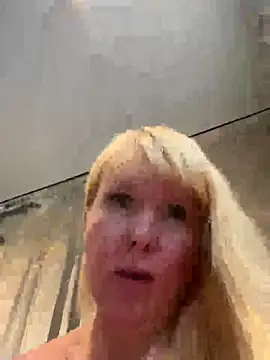 EmmaInLove23 online show from 11.18.25