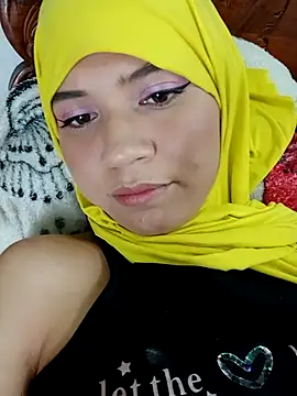 Snapshot of hanaa_18 chatting on 02.16.25 hanaa 18 online show from 02.16.25